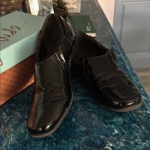 Life Stride Women's Black Patent Flats